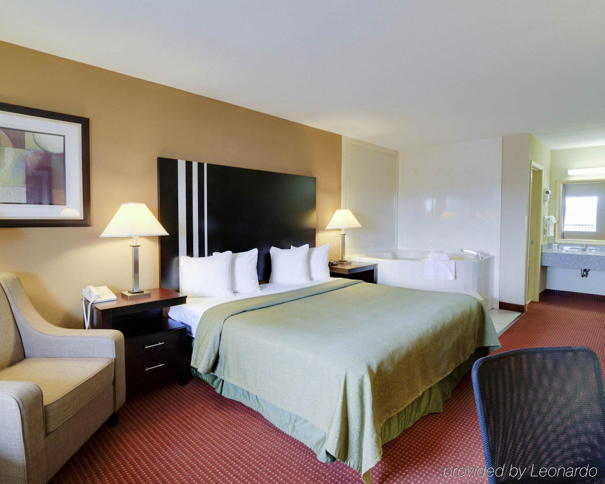 Quality Inn & Suites Clarksville Extérieur photo