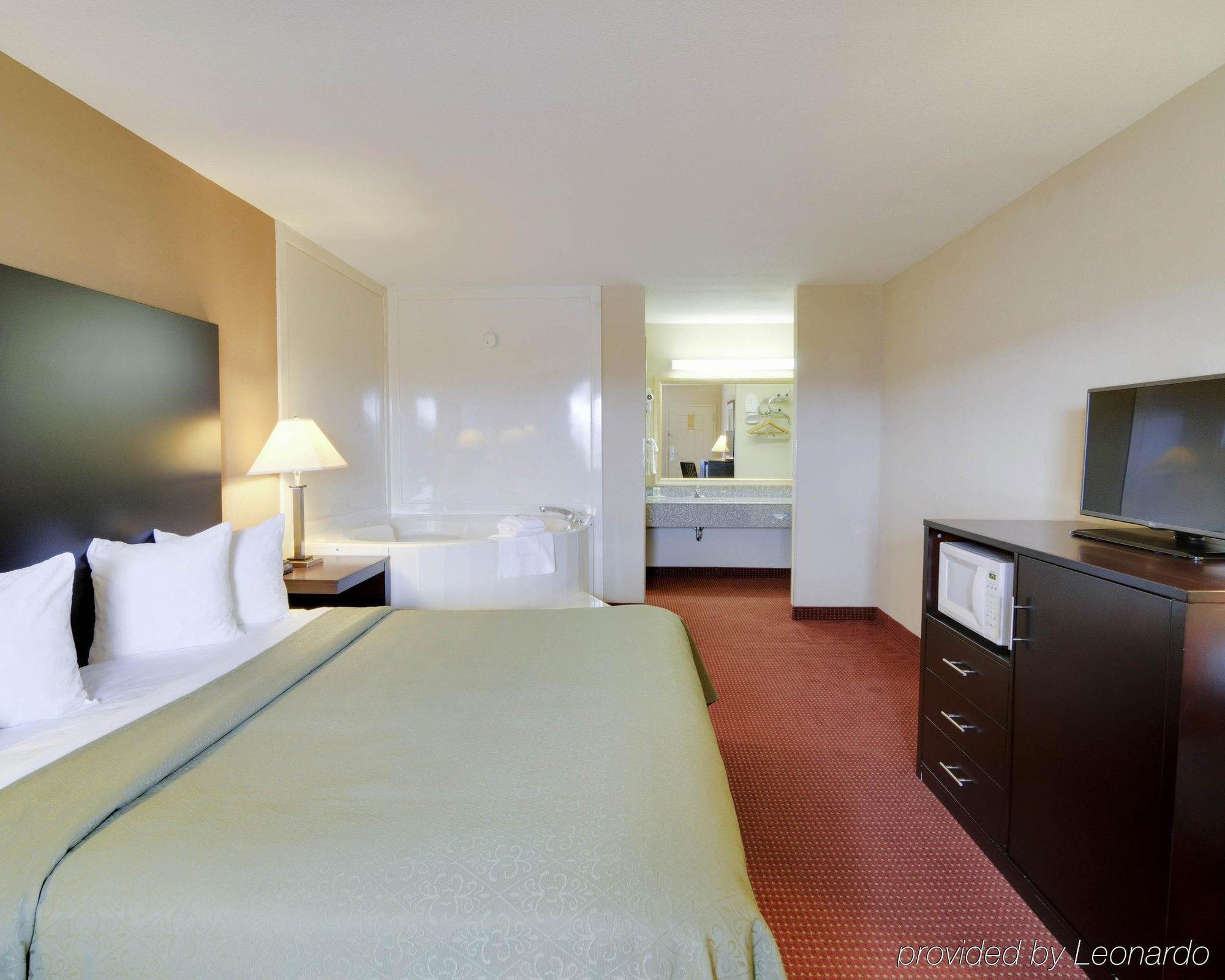 Quality Inn & Suites Clarksville Extérieur photo