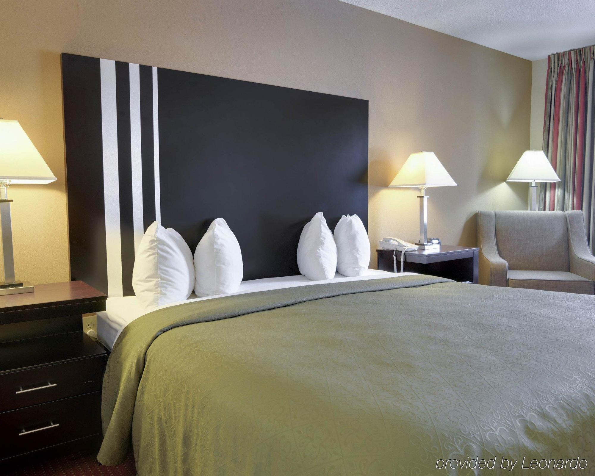 Quality Inn & Suites Clarksville Extérieur photo