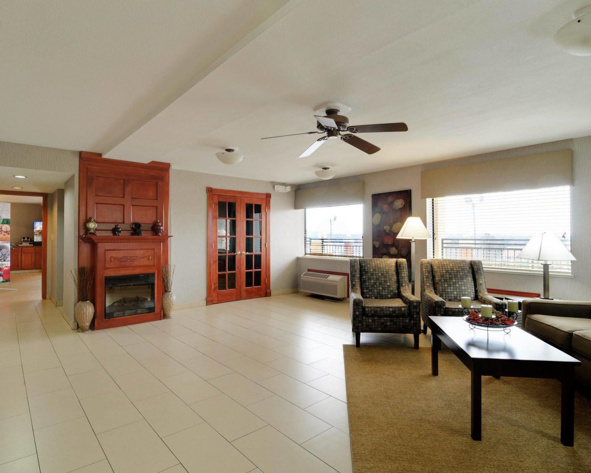 Quality Inn & Suites Clarksville Extérieur photo