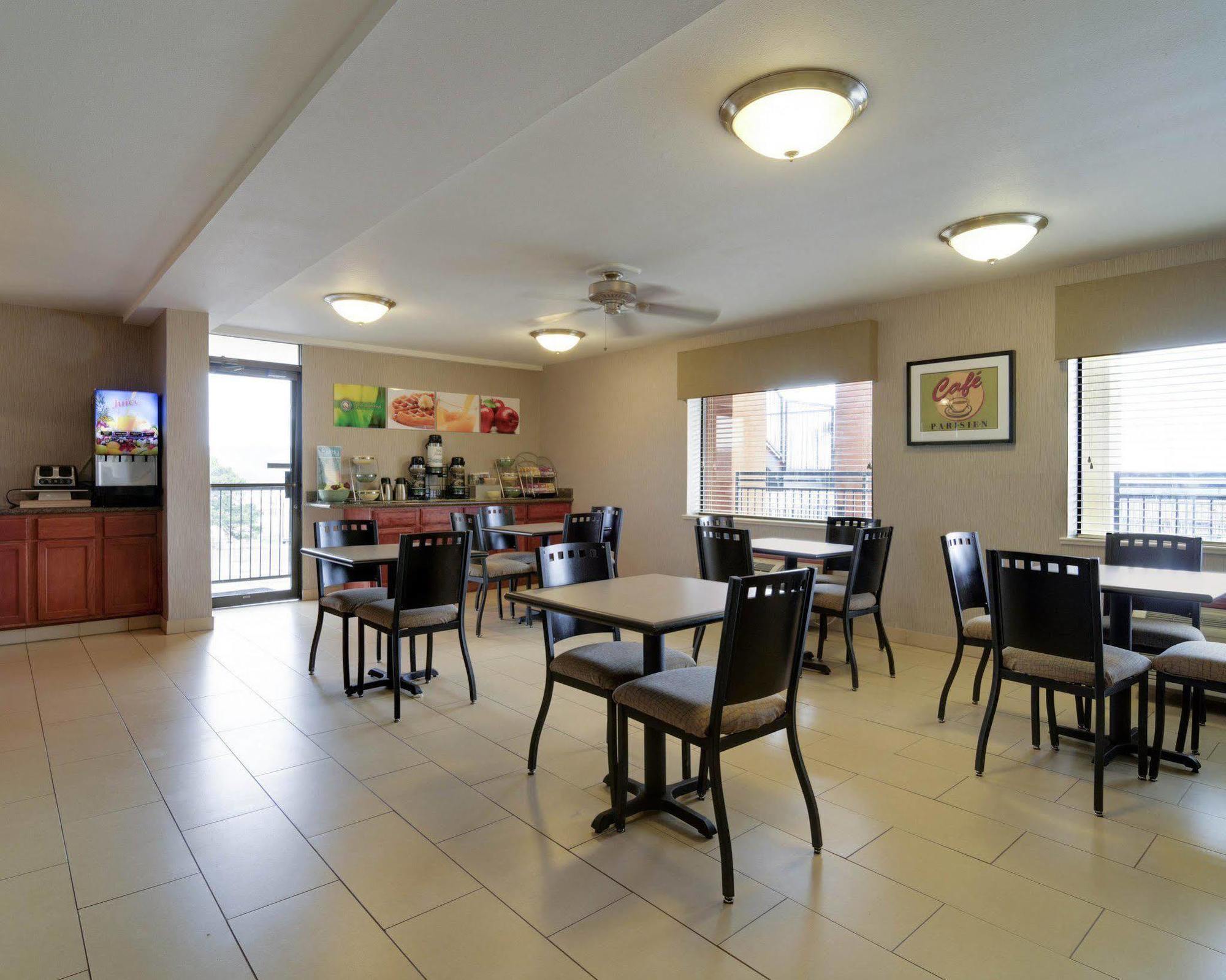 Quality Inn & Suites Clarksville Extérieur photo