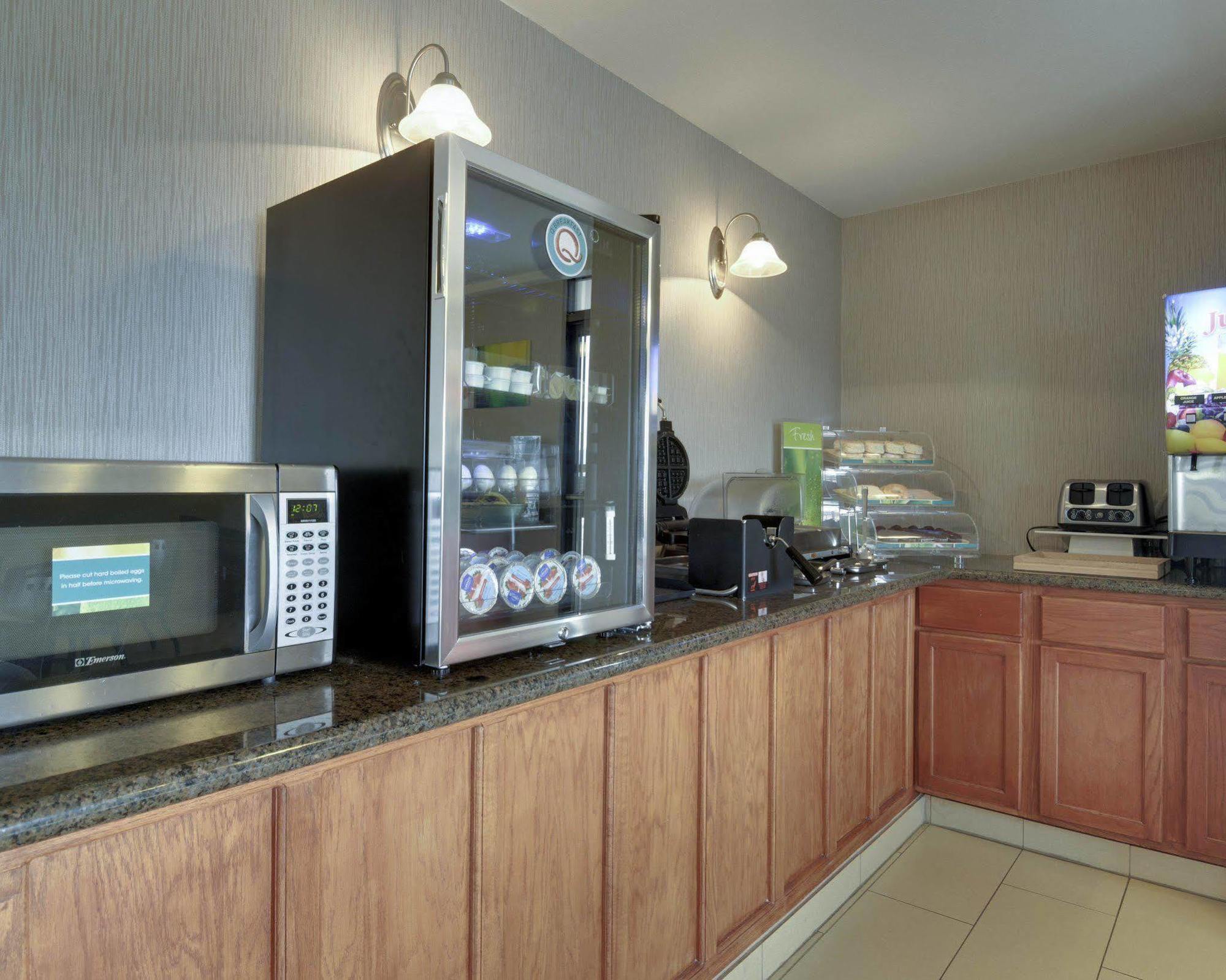 Quality Inn & Suites Clarksville Extérieur photo