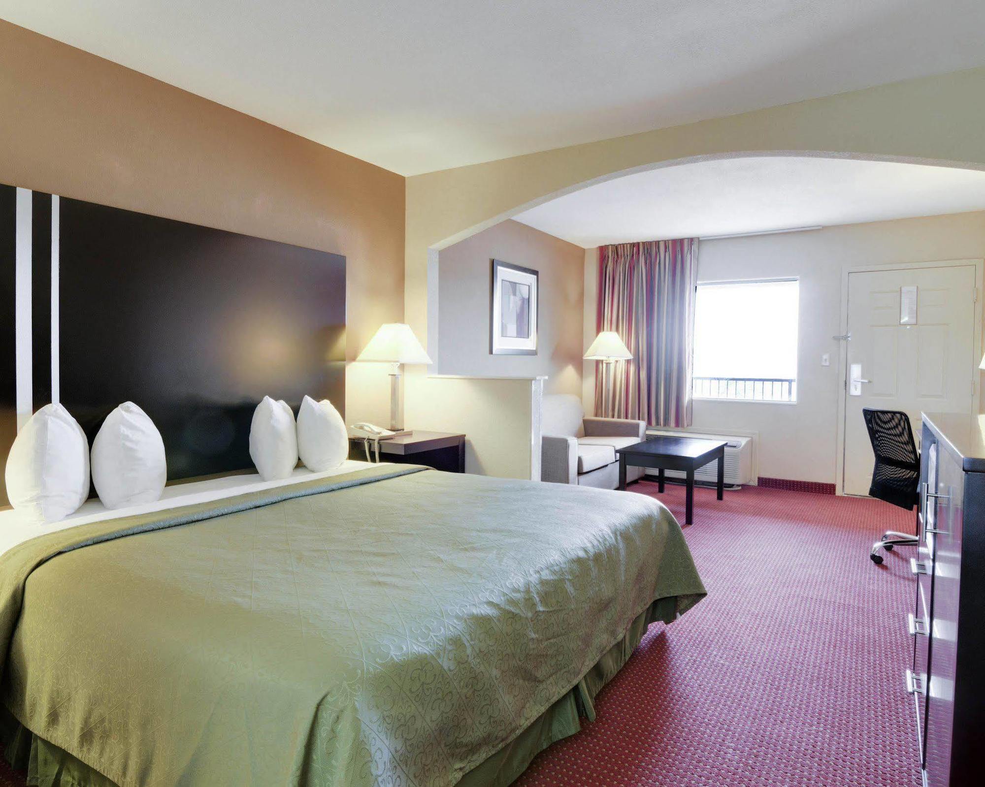 Quality Inn & Suites Clarksville Extérieur photo