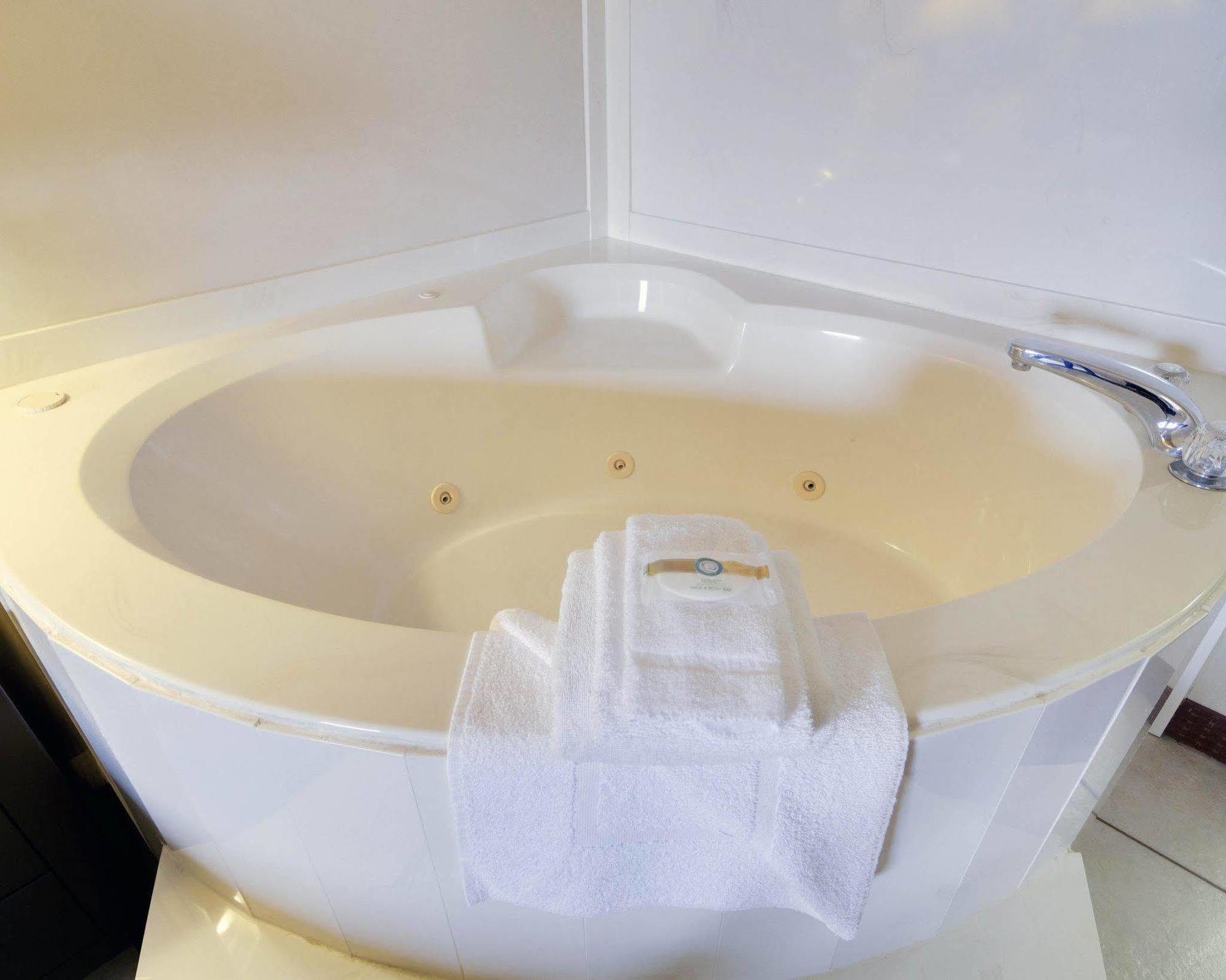 Quality Inn & Suites Clarksville Extérieur photo