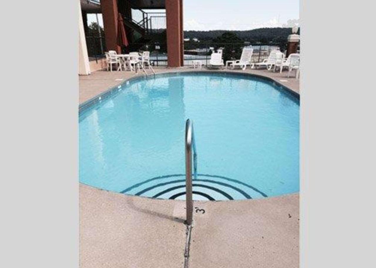 Quality Inn & Suites Clarksville Extérieur photo
